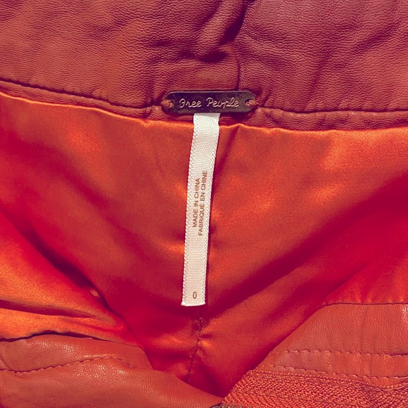 Free People Rust Red Vegan Leather Shorts Size 0 - Never Worn - Picture 4 of 4